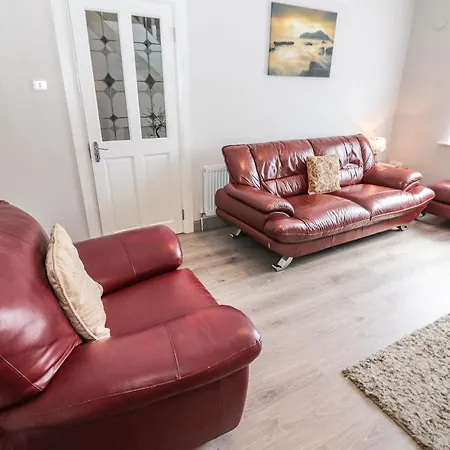 38 Castlewood Park * Tralee