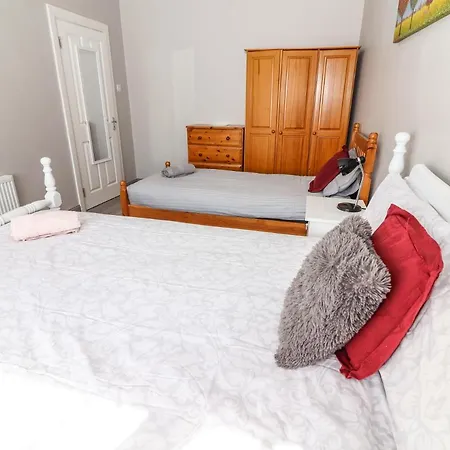 38 Castlewood Park *
