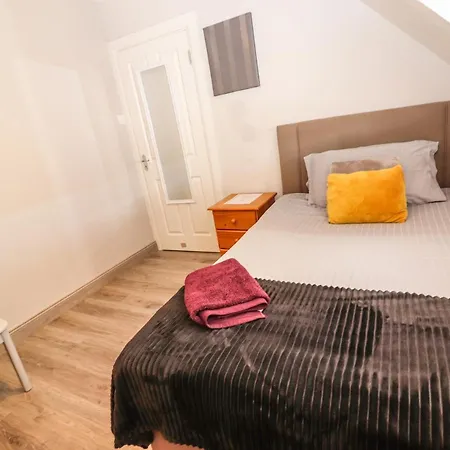 38 Castlewood Park * Tralee